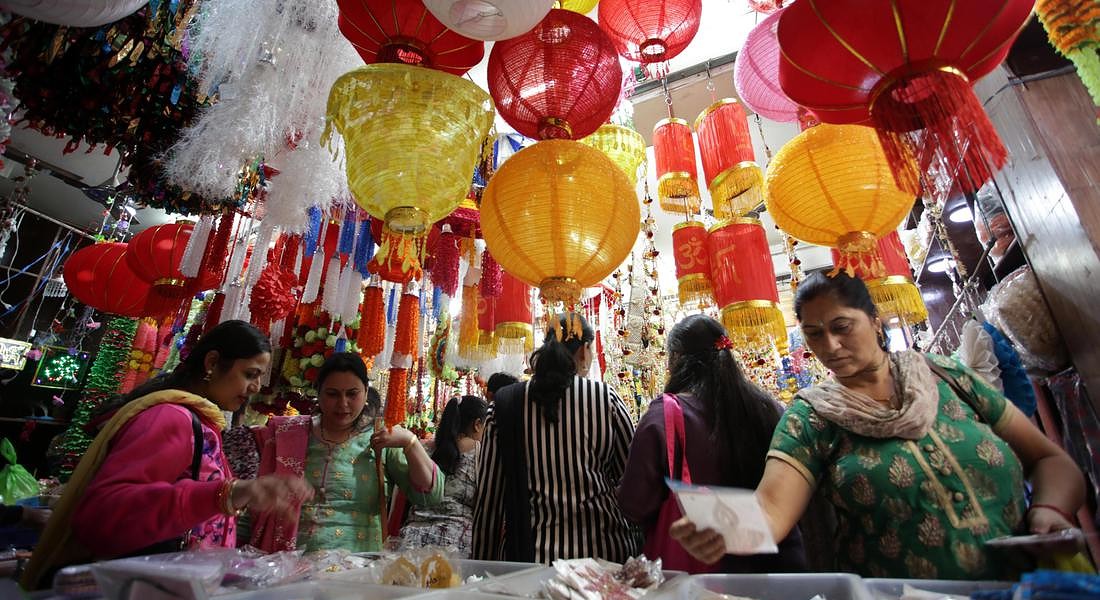 Diwali festival shopping in Jammu © EPA