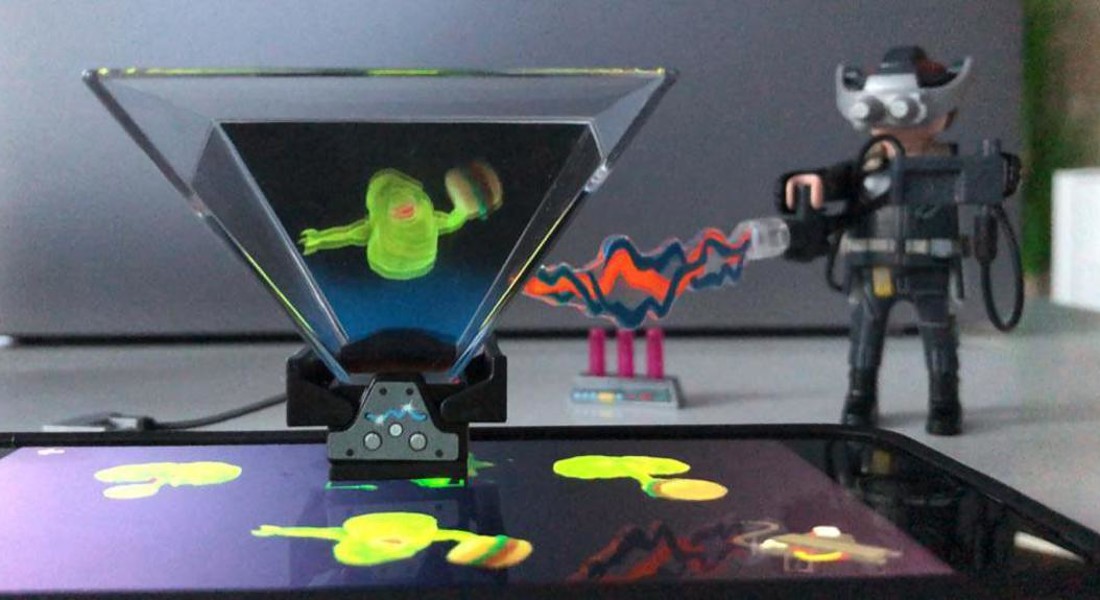 Playmobil 3 D con ologrammi proitettati dal telefono cellulare tramite APP © ANSA
