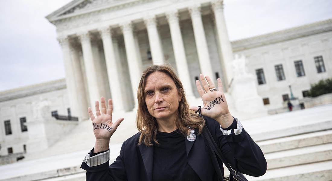 A Capitol Hill, il sostegno a Christine Blasey Ford, che accusa di aggressione sessuale Brett Kavanaugh, il giudice nominato alla Corte Suprema © EPA
