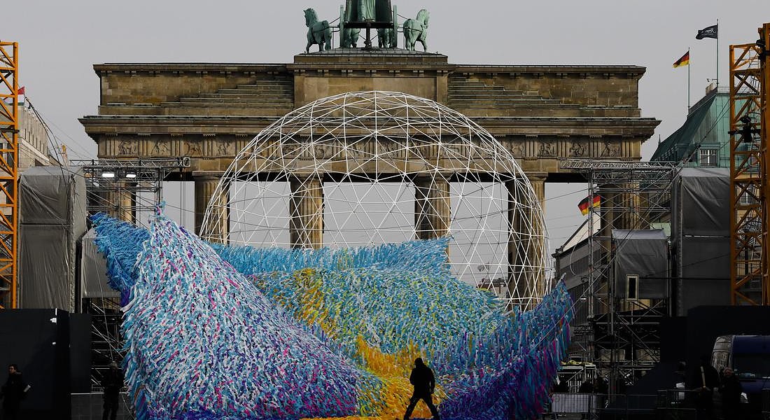 Germany Berlin Wall Art Commemoration © AP