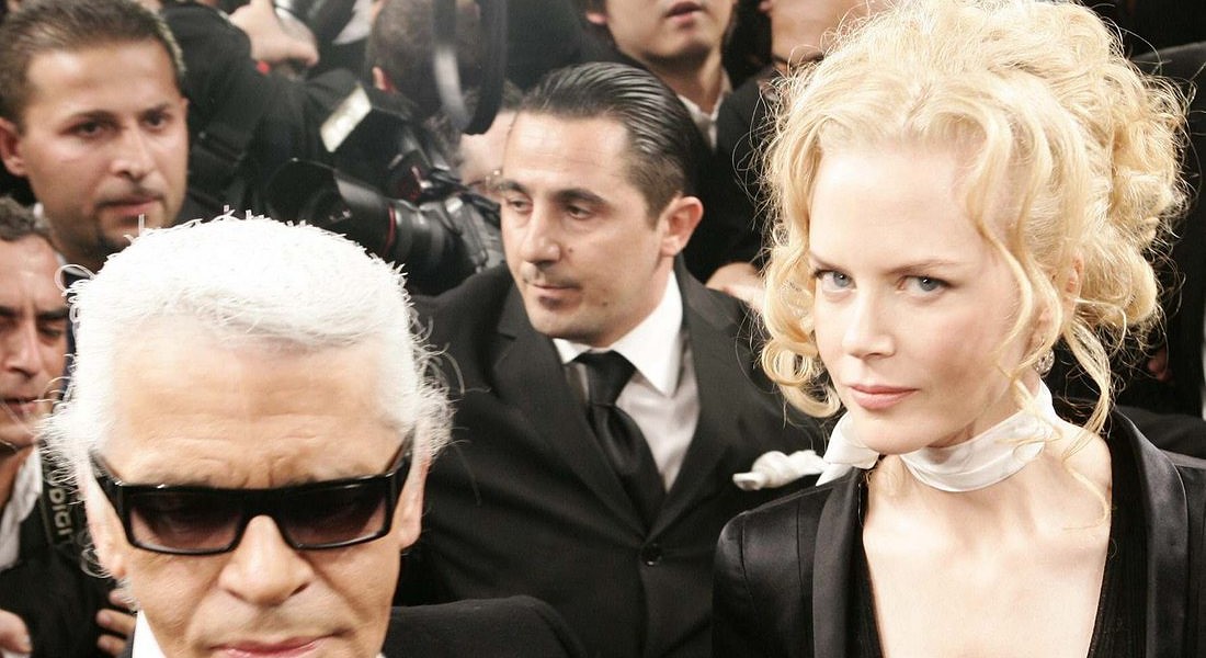 Karl Lagerfeld con Nicole Kidman in una foto del 2004 © EPA