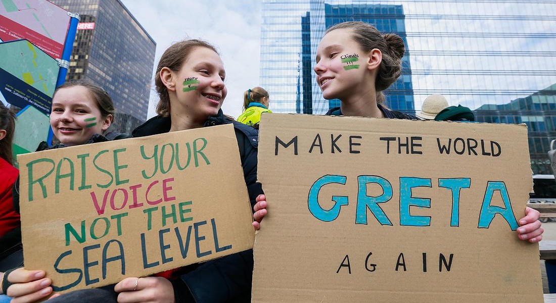 Greta Thunberg durante la protesta insieme a studenti belgi a Bruxelles © EPA