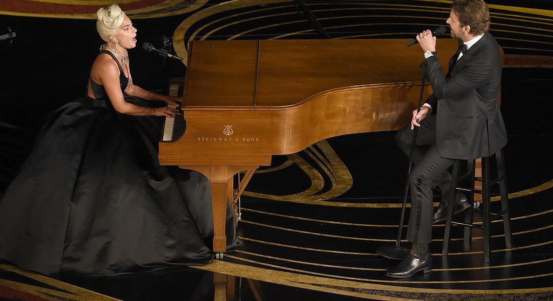 Lady Gaga e Bradley Cooper nel duetto di Shallow agli Oscar il 24 febbraio 2019 © AP