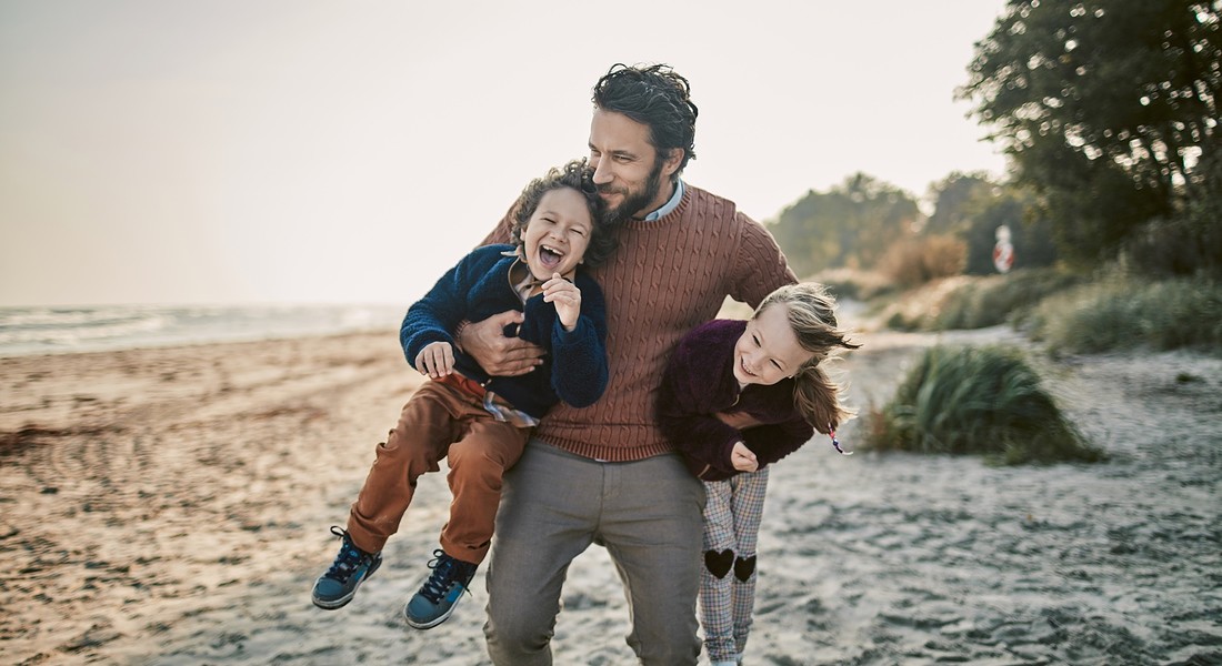 Un padre con i figli foto iStock. © Ansa