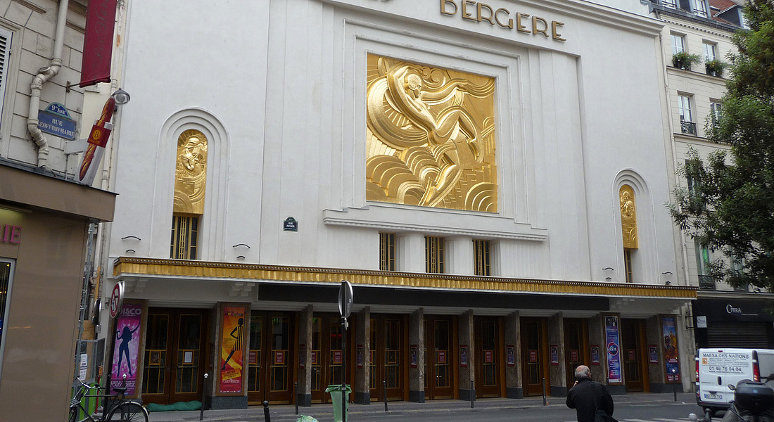 La facciata delle Folies Bergère rinnovata nel 2013 (foto da Wikipedia) © Ansa