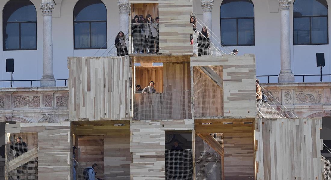 Milan Design Week: Fuori Salone. L'installazione 'Multiply Milano' dello studio di architettura Waugh Thistleton composta da 16 cubi fatti di  legno lamellare incrociato. All'Università Statale di Milano © ANSA
