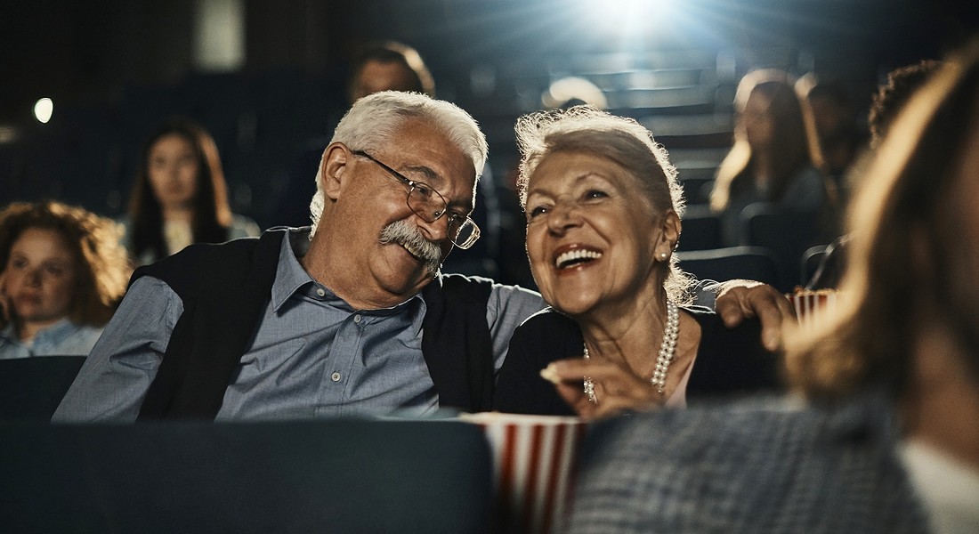 Una coppia di anziani al cinema foto iStock. © Ansa
