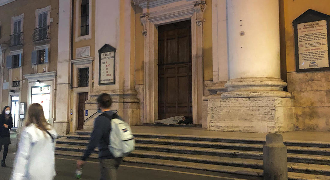 Un senzatetto a Roma © ANSA