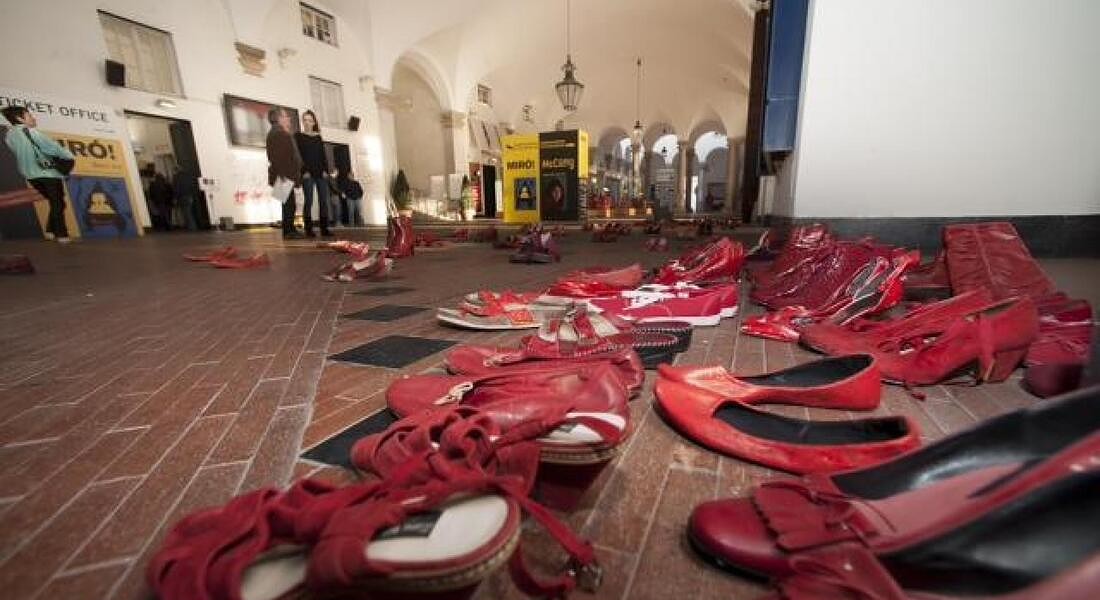 un'immagine della mostra dell'artista messicana Elina Chauvet, 'Zapatos Rojos' (Scarpe rosse) a palazzo Ducale di Genova in occasione della Giornata internazionale contro la violenza sulle donne © ANSA