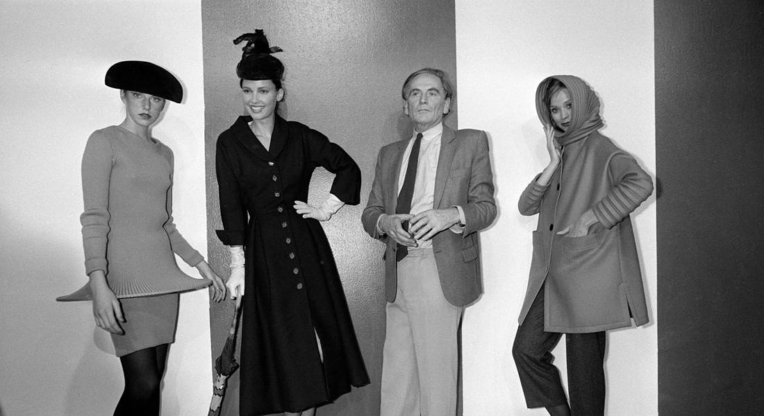 Abiti Pierre Cardin dalla retrospettiva Haute Couture 1950-1980 © AFP