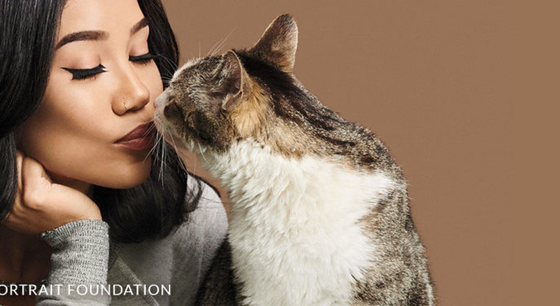La cantautrice statunitense Jhene' Aiko, fan di Kat Von D Beauty, amante degli animal e volto globale della campagna True Portrait Foundation. © Ansa