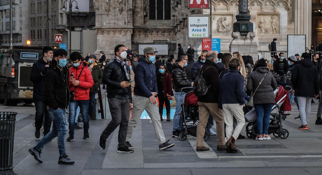 + Folla in centro a Milano, assembramenti ai Navigli + © ANSA