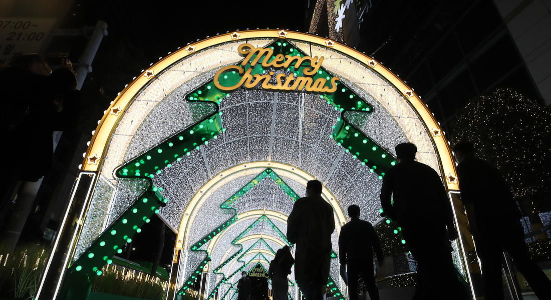 Christmas lights tunnel © EPA