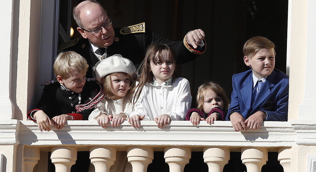 National Day celebrations in Monaco: Prince Albert II (behind), his children Prince Jacques (L) and Princess  Gabriella (2-L) along with other family member's children © EPA