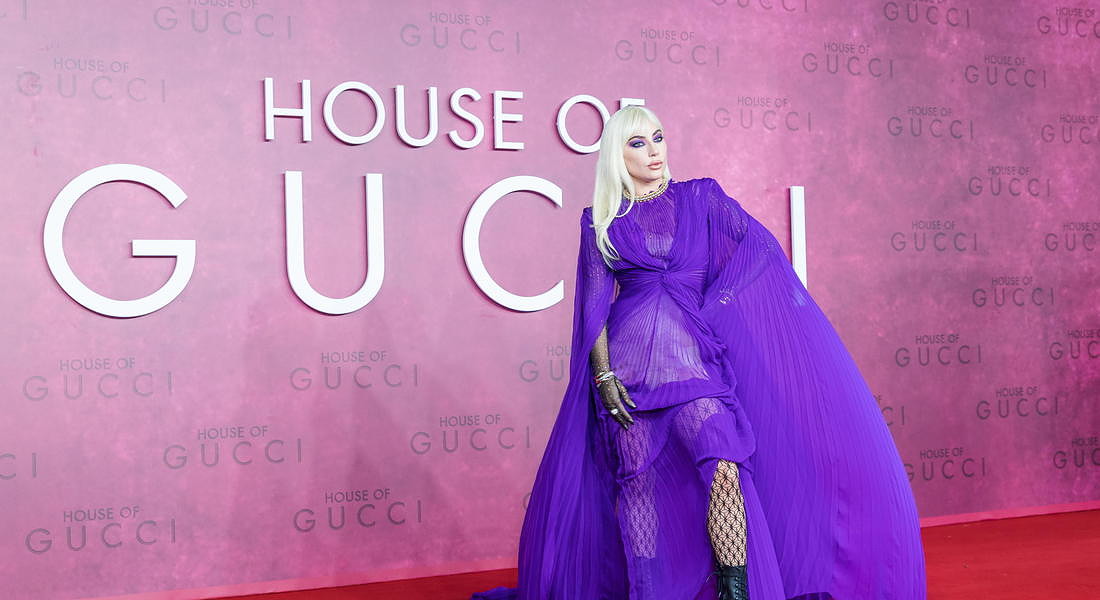 'House of Gucci', Lady Gaga apriprista con il Pantone 2022 © EPA