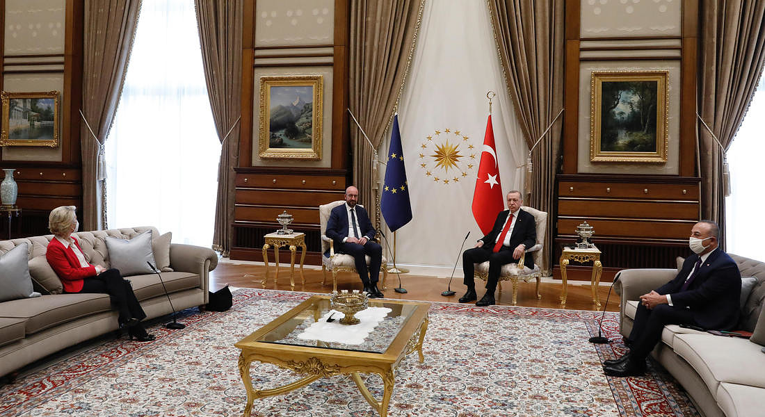 incontro ad Ankara tra il presidente turco Recep Tayyip Erdogan  (2D), la presidente della Commissione Europea Ursula von der Leyen e il presidente del Consiglio  Europeo Charles Michel. Mentre Erdogan © ANSA