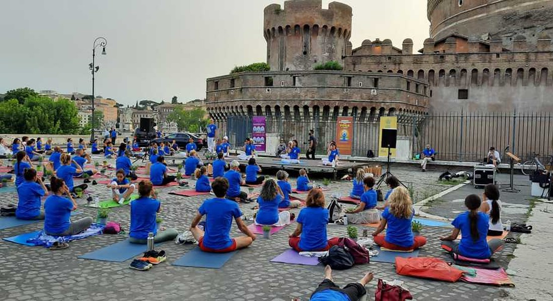 Roma, Castel Sant'Angelo festival Yoga © Ansa