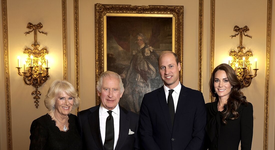 Prima foto ufficiale di re Carlo, Camilla e i principi del Galles William e Kate © Ansa