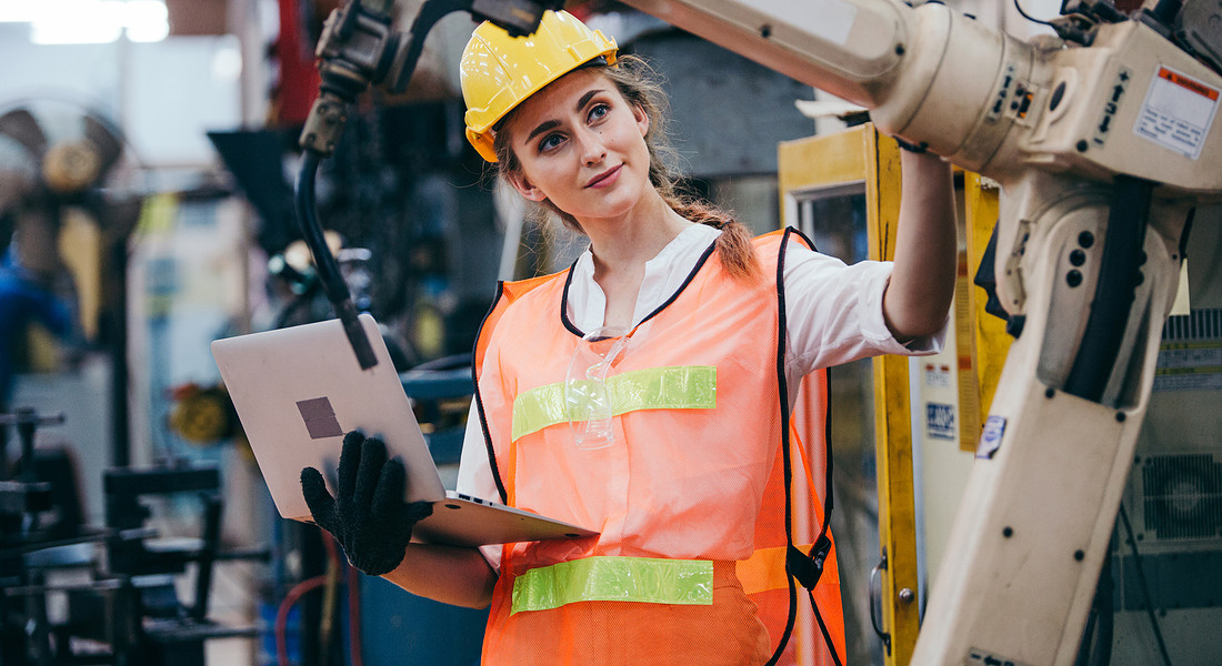 Female industrial engineer or technician worke.  foto iStock. © Ansa