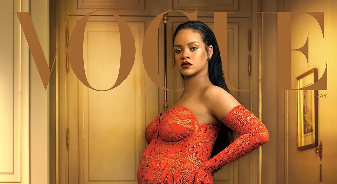 Rihanna con il pancione sulla cover di maggio di Vogue . Foto di Annie Leibovitz © Ansa
