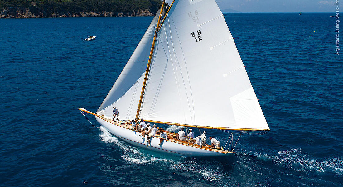 Scud di Patrizio Bertelli, vincitore dell’Argentario Sailing Week 2022 (classe Vintage Aurici) © ANSA