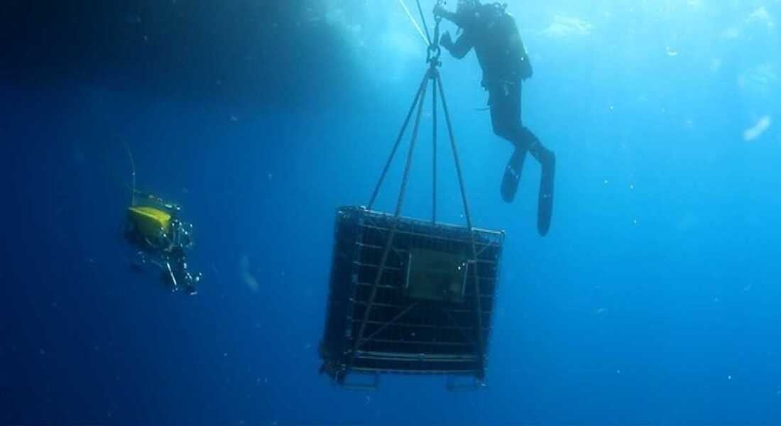 a Portofino la startup Jamin sta sperimentando l'affinamento subacqueo di oltre 4.000 bottiglie di vino e distillati © Ansa