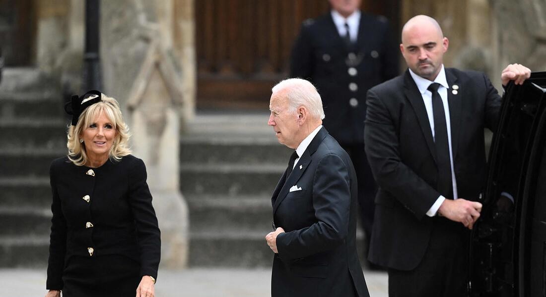 Funerali regina: US President Joe Biden (R) and First Lady Jill Biden © AFP