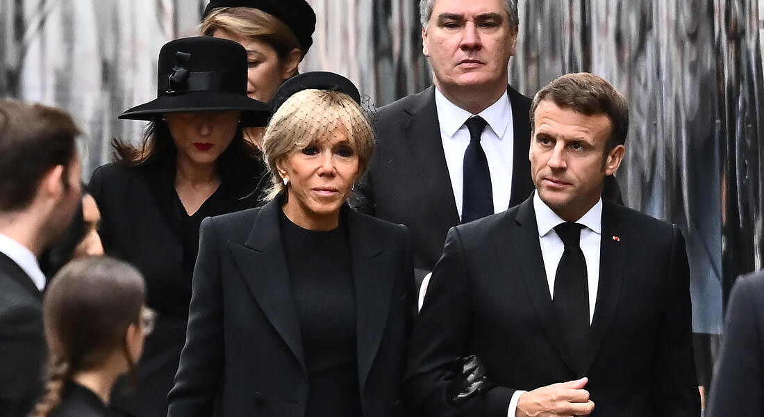French President Emmanuel Macron (R) and his wife Brigitte Macron © AFP