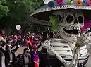 L'incredibile sfilata per il Giorno dei Morti a Citta' del Messico (ANSA)