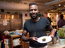 Lo chef internazionale Marcus Shockley mostra un piatto nella cucina del suo The Duchess ristorante in the W Hotel, Amsterdam, dove sperimenta food pairing anche con sherry rum (ANSA)