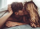 Una coppia si bacia foto iStock. (ANSA)