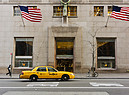 Tiffany & Co : lo storico negozio tra 57th e Fifth Avenue a New York, aperto nel 1940 . foto iStock. (ANSA)