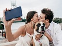 Selfie al matrimonio foto iStock. (ANSA)