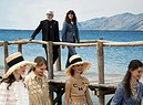 Karl Lagerfeld con Virginie Viard, in una foto del 2018. La Viard sarà alla guida di Chanel, succedendo al 'kaiser' morto il 19 febbraio 2019. (ANSA)