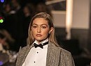 Gigi Hadid models the Ralph Lauren collection during Fashion Week (ANSA)