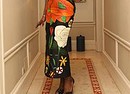 Euromonitor Lanre Da Silva, stilista couturier della Nigeria con tessuti 'Adire'  autentici, foto tratta da twitter LDAworld (ANSA)