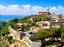 Montalcino in Toscana. foto iStock. (ANSA)