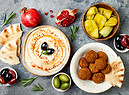 Hummus e falafel, la cucina salutare con i legumi in grande crescita in Italia foto iStock. (ANSA)