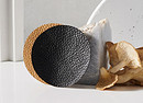 Pelle ecologica fatta di funghi per farne borse, abiti e rivestimenti per divani, nuovo brevetto Mylo (ANSA)