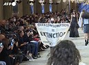 Parigi, blitz degli attivisti del clima alla sfilata di Louis Vuitton (ANSA)