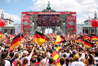 Germania accolta da 100. 000 tifosi
