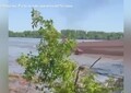 Attacco a diga a Nova Kakhovka: case trascinate dall'acqua