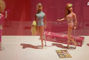 Barbie nella citta' di Monopoly, Hasbro vuole la Mattel