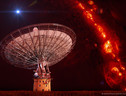 Rappresentazione artistica dei segnali rilevati per primo dal radiotelescopio australiano Parkes (fonte: Swinburne Astronomy Productions) (ANSA)
