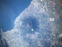 Il Vesuvio (fonte: Luca Parmitano, ESA, NASA, Twitter) (ANSA)