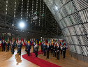 I leader Ue nell'atrio dell'Europa Building, sede del Consiglio Europeo (ANSA)
