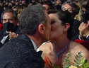 Sanremo: Amadeus bacia la moglie (ANSA)