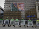 Manifestazione di Greenpeace a Bruxelles (ANSA)