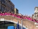 Le donne che hanno partecipato a Venezia alla regata in rosa per la settima giornata della salute della donna. La manifestazione si e' svolta in 27 città (ANSA)