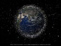 Rappresentazione artistica dei detriti spaziali nell'orbita terrestre (fonte: ESA) (ANSA)